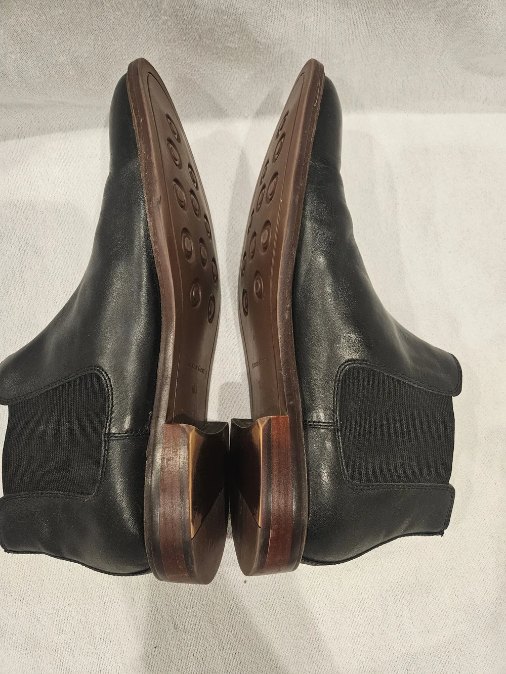 Aston Grey Men’s Black Leather Chelsea Boots 10.5